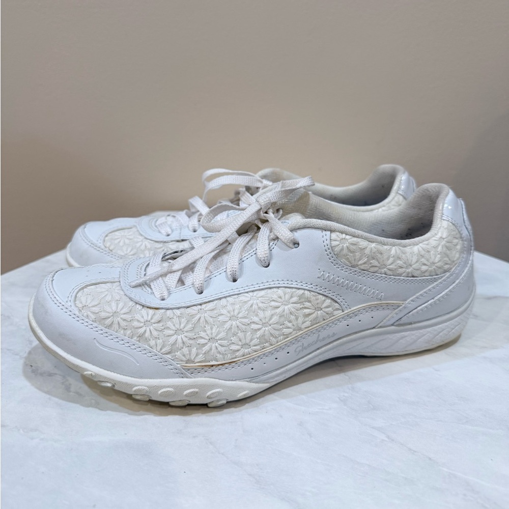 🔥Skechers White Women's Athletic Lace-Up Shoes Size 7.5 EUC🔥